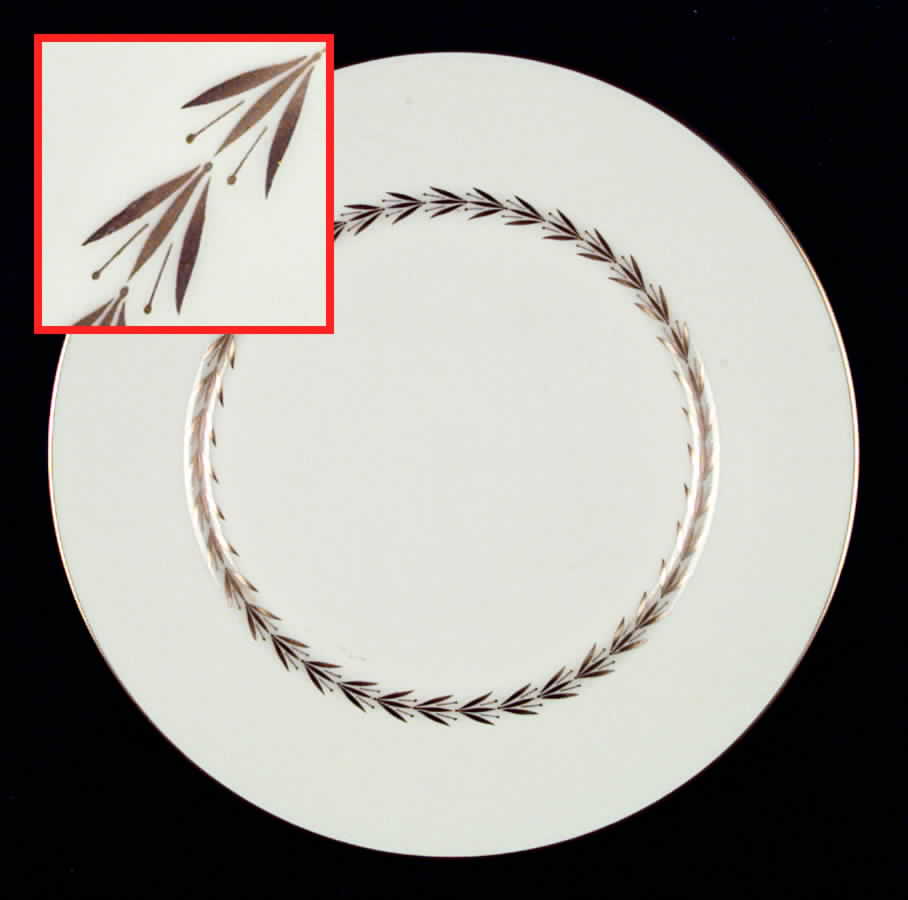 Golden Classic Dinner Plate by Fine Arts-1