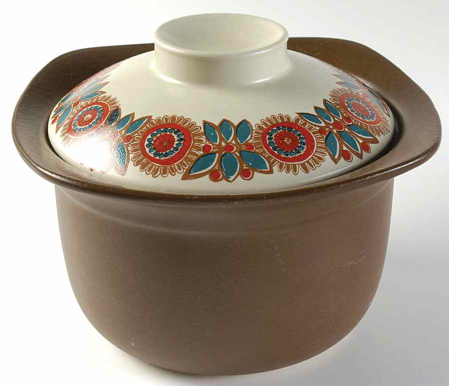 Astrid 2.5 Qt Round Covered Casserole by Figgjo (Norway)-1