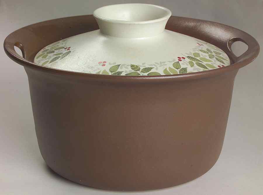 Brazil 2.5 Qt Round Covered Casserole by Figgjo (Norway)-1