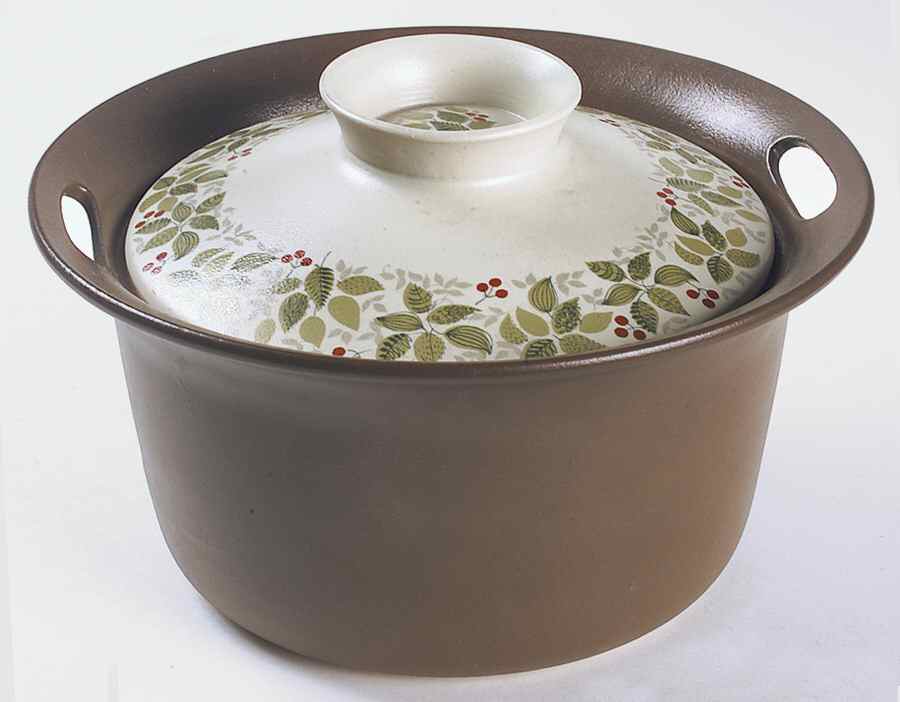 Brazil 1.50 Pt Round Covered Casserole by Figgjo (Norway)-1