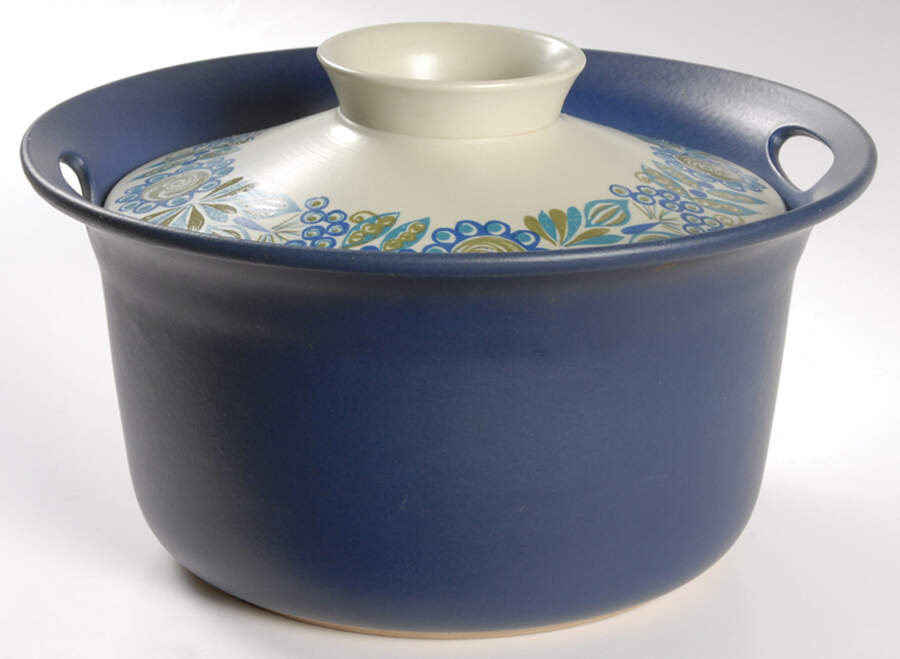 Turi Gramstad Oliver 2.5 Qt Round Covered Casserole by Figgjo (Norway)-1