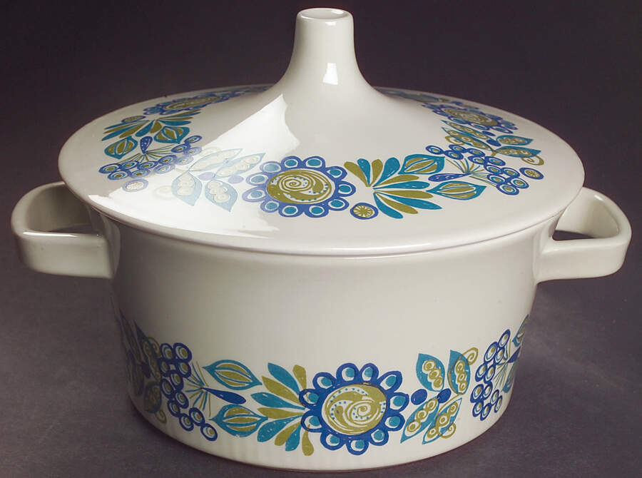 Turi Gramstad Oliver Round Covered Vegetable by Figgjo (Norway)-1
