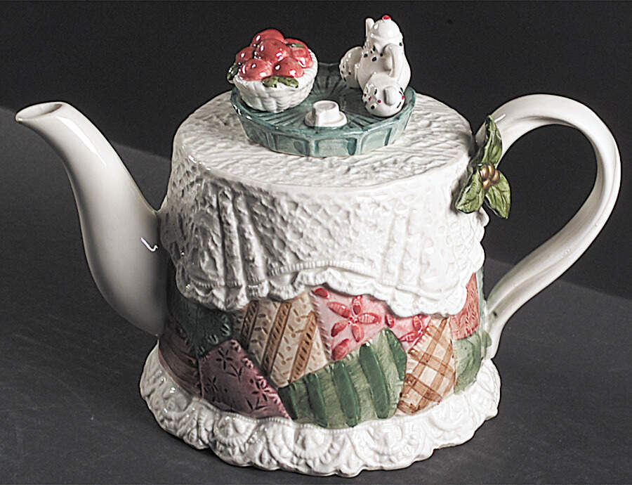 Christmas Quilt Teapot & Lid by Fitz & Floyd-1