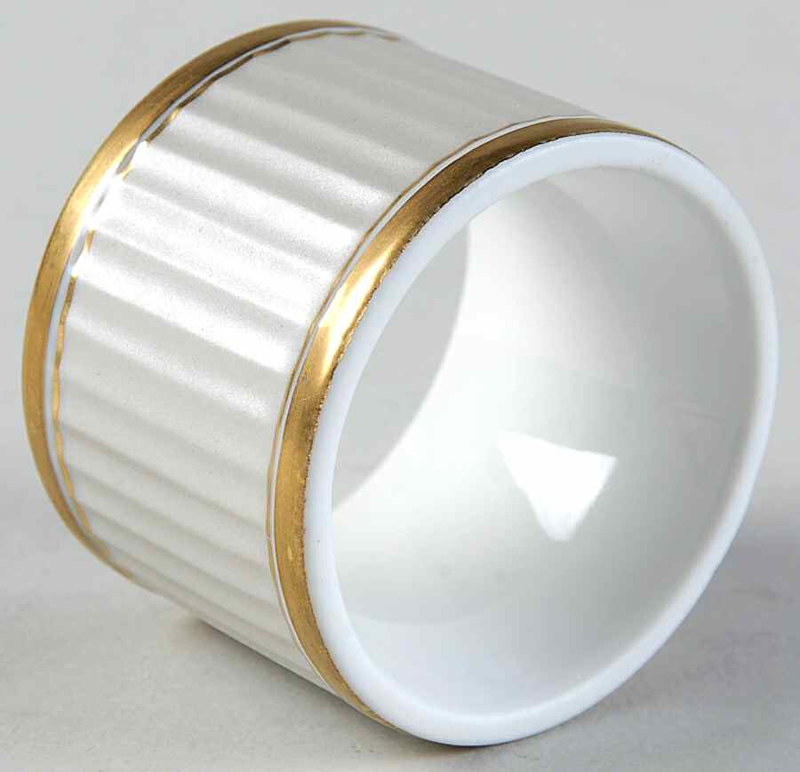 Classique d'Argent Napkin Ring by Fitz & Floyd-1