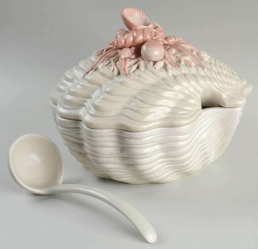 Coquille Tureen & Lid w/Ladle by Fitz & Floyd-1
