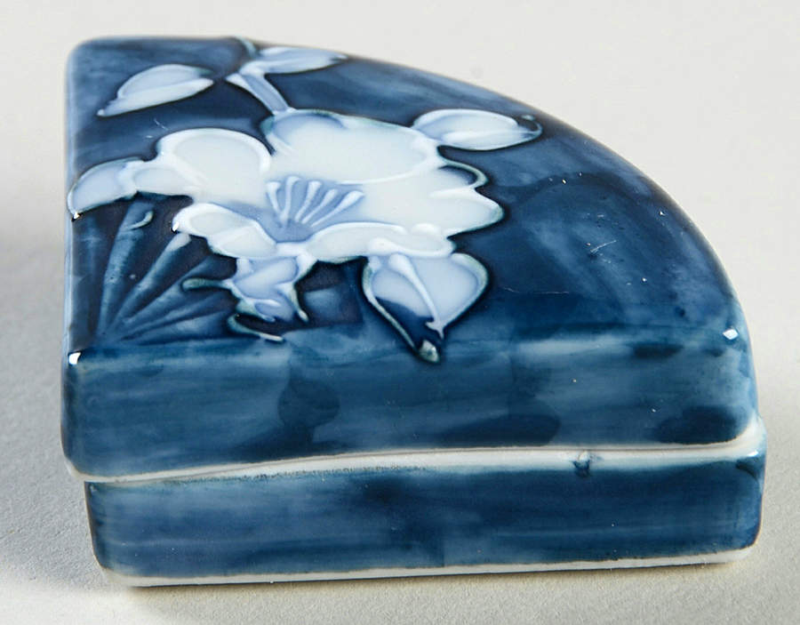 Camellia Folkart 2" Fan Shape Box & Lid by Fitz & Floyd-1