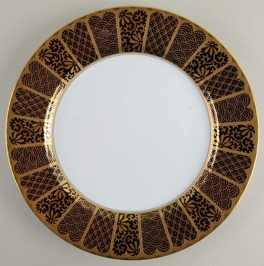 Shinmonzen Black Dinner Plate by Fitz & Floyd-1