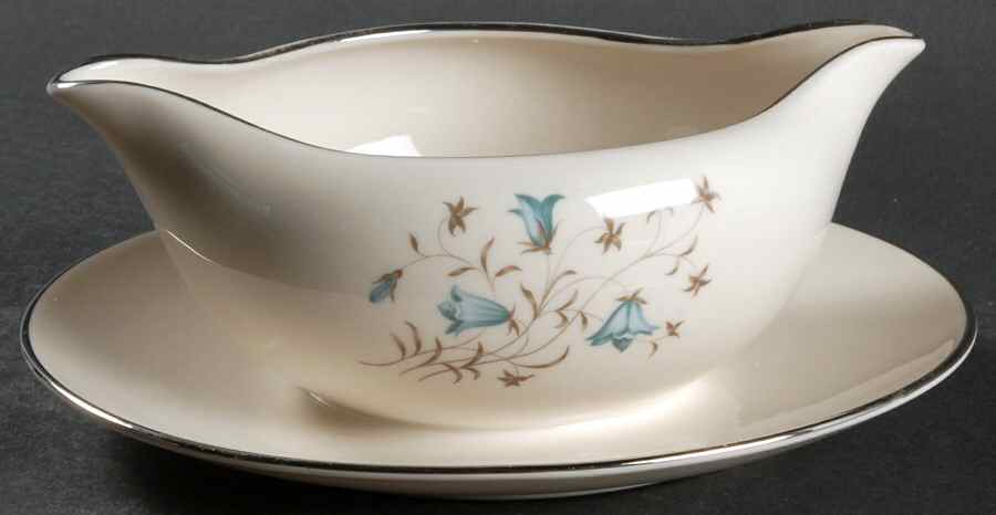 Belnor Gravy Boat with Attached Underplate by Flintridge-1
