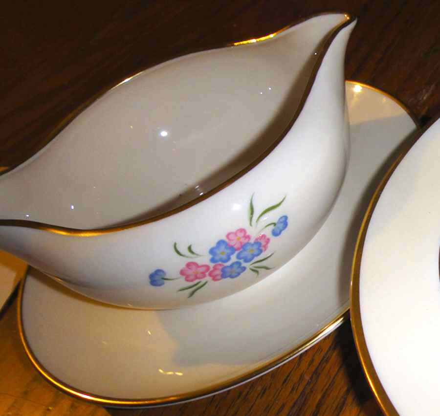 FL14 Gravy Boat with Attached Underplate by Flintridge-1