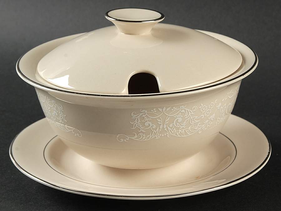Queen's Lace Gravy Boat w/Attached Underplate & Lid by Fleetwood-1