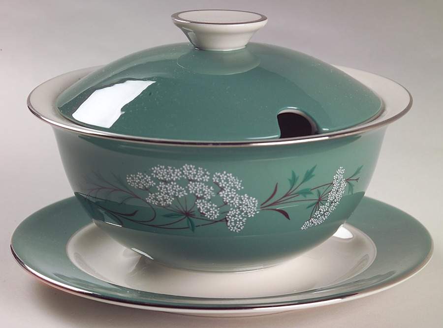 Queen's Lace Green Gravy Boat w/Attached Underplate & Lid by Fleetwood-1
