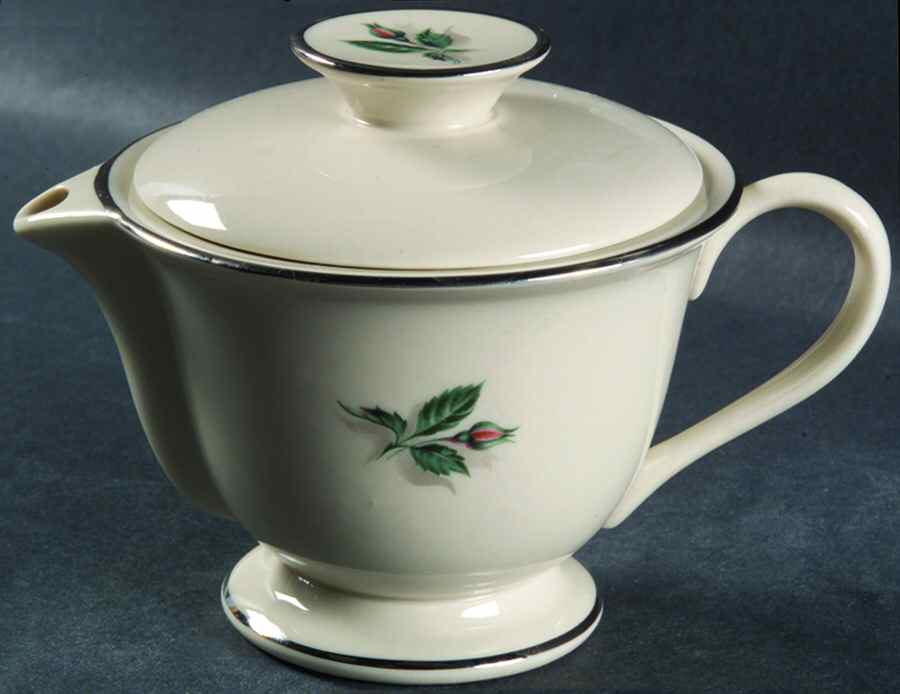 Sweetheart Rosebud Creamer & Lid by Fleetwood-1