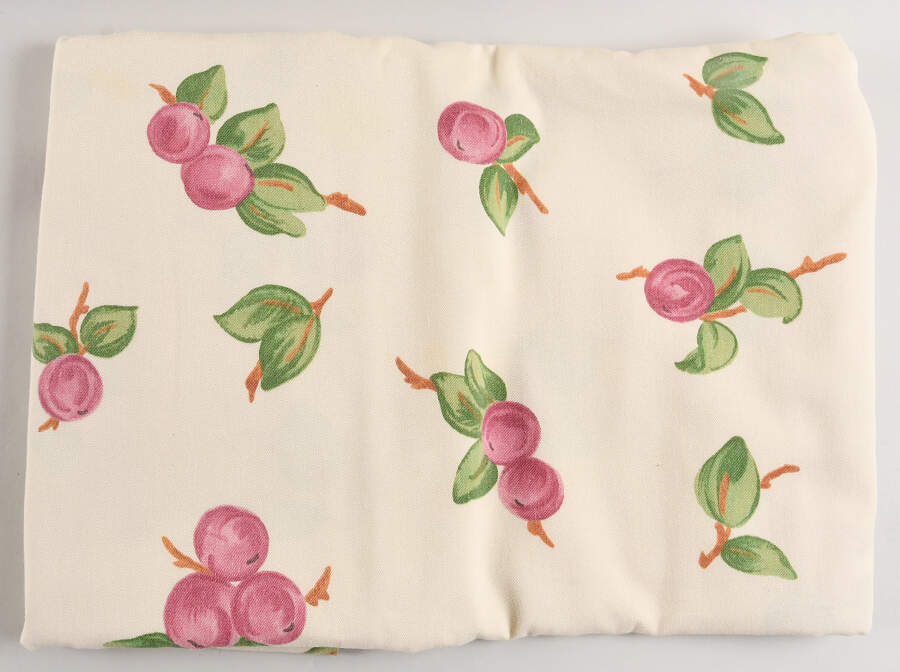 Apple (USA Backstamp) Tablecloth-Rectangular 58 X 101 by Franciscan-1