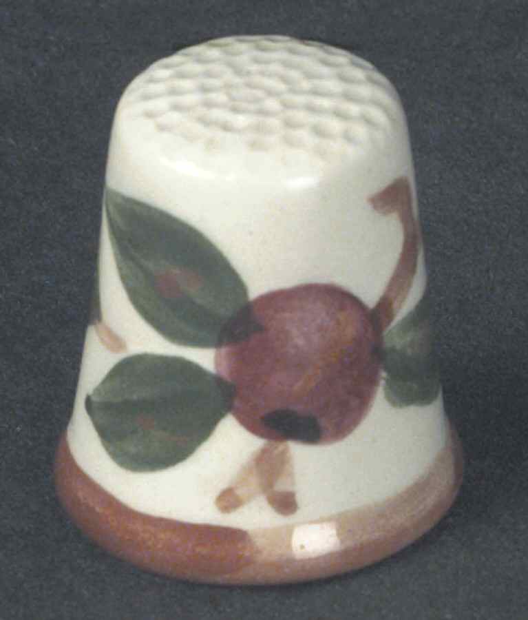 Apple (USA Backstamp) Thimble by Franciscan-1