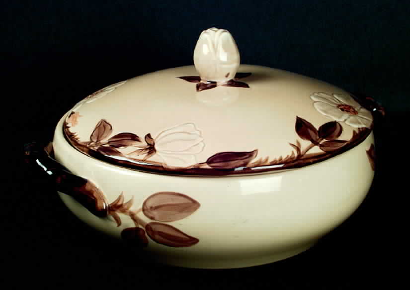 Cafe Royal 2.5 Qt Round Covered Casserole by Franciscan-1