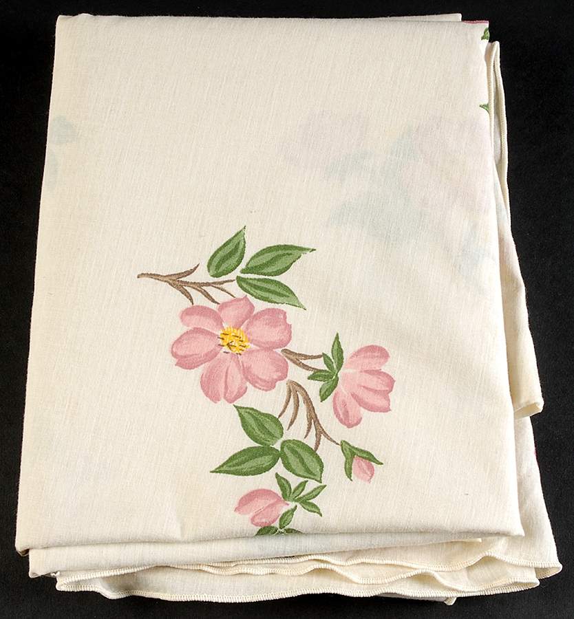 Desert Rose (USA Backstamp) 60" X 84" Oval Tablecloth by Franciscan-1
