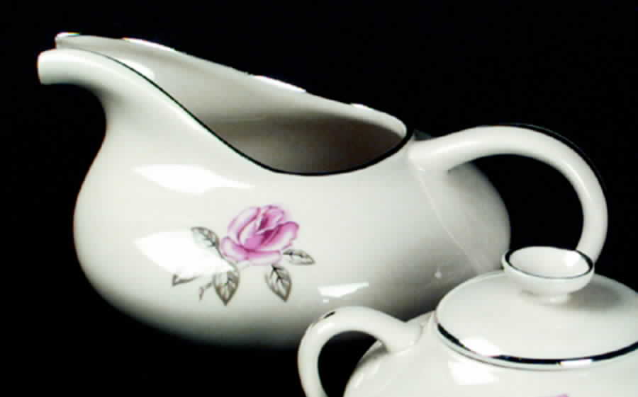 Encanto Rose Gravy Boat by Franciscan-1