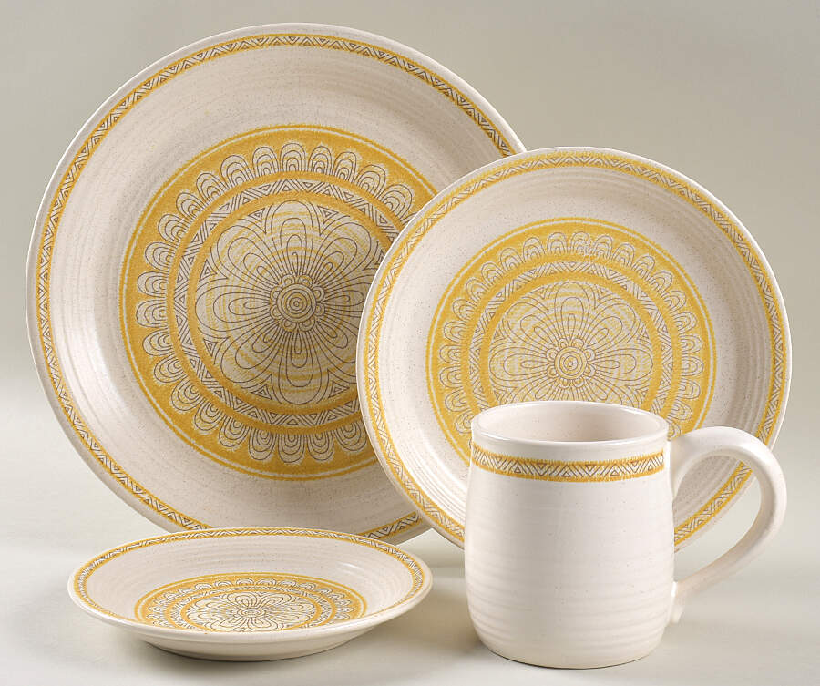 Hacienda Gold (USA) 4 Piece Place Setting by Franciscan-1