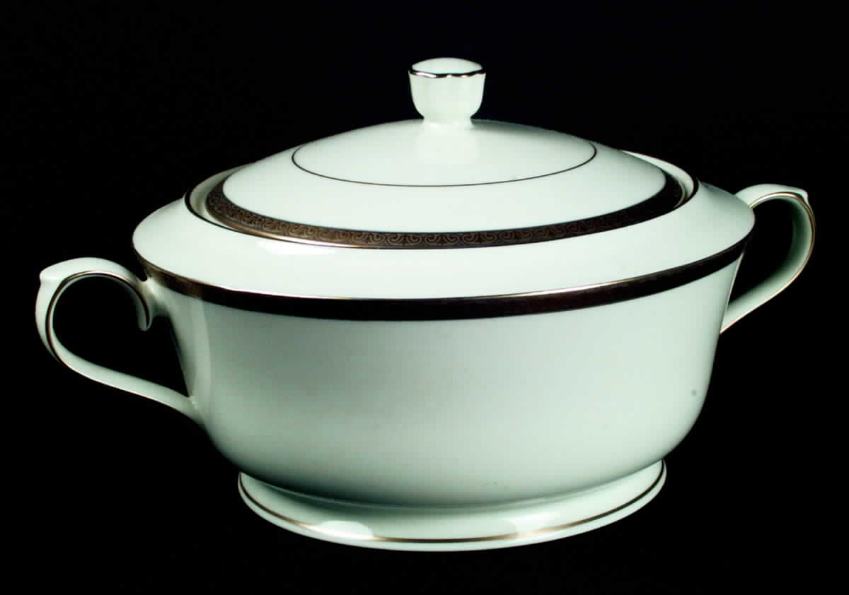 Hampten Round Covered Vegetable by Franciscan-1