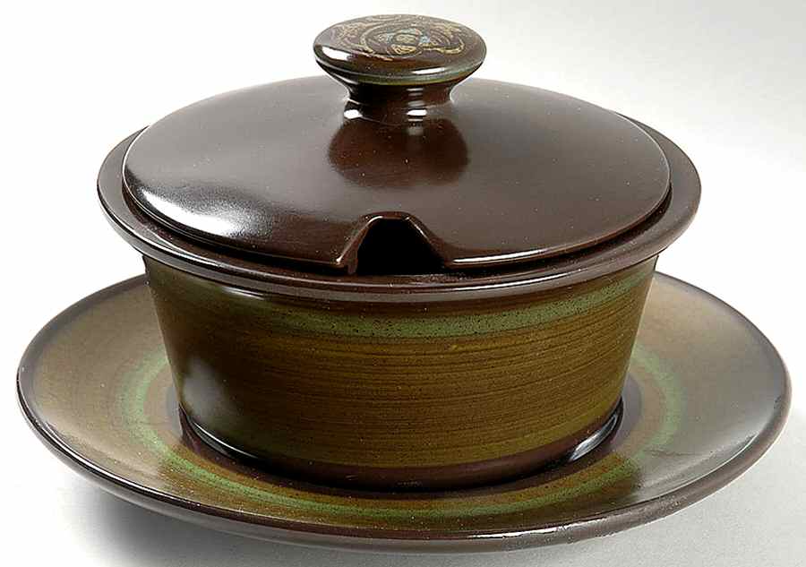 Madeira (USA) Round Gravy Boat & Lid with Underlate by Franciscan-1