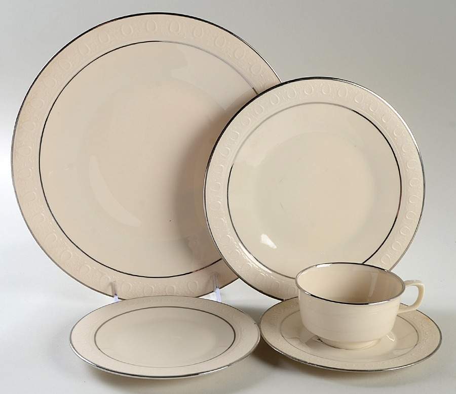Moon Glow 5 Piece Place Setting by Franciscan-1