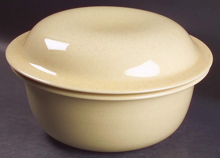 Sea Sculptures Sand 3.5 Quart Round Covered Casserole by Franciscan-1