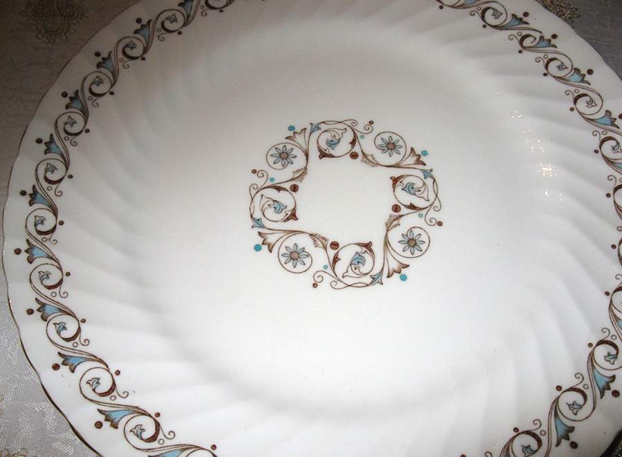 Corinthian Dinner Plate by Foley-1