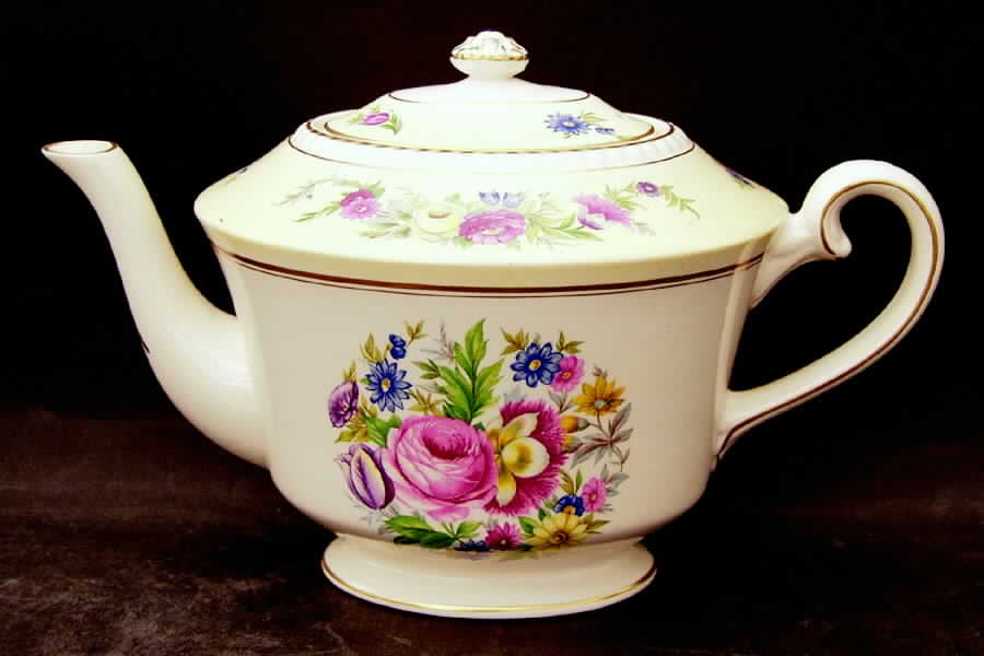 Hampton Court Teapot & Lid by Fondeville-1
