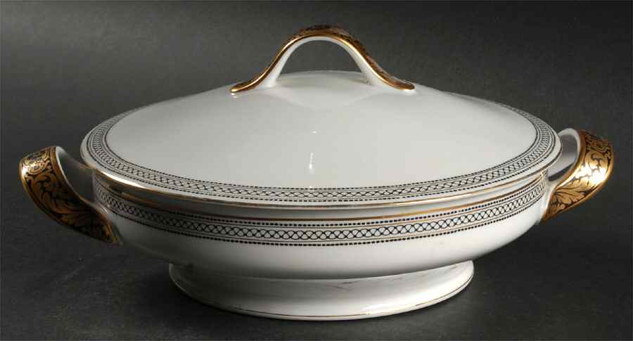 7187 Round Covered Vegetable by Franconia-Krautheim & Adelburg-1