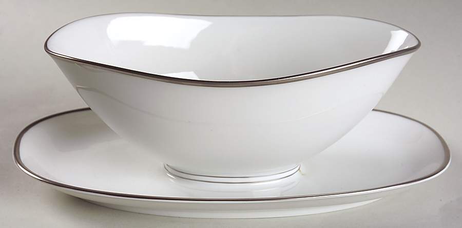 Gracious Gravy Boat with Attached Underplate by Franconia-Krautheim & Adelburg-1