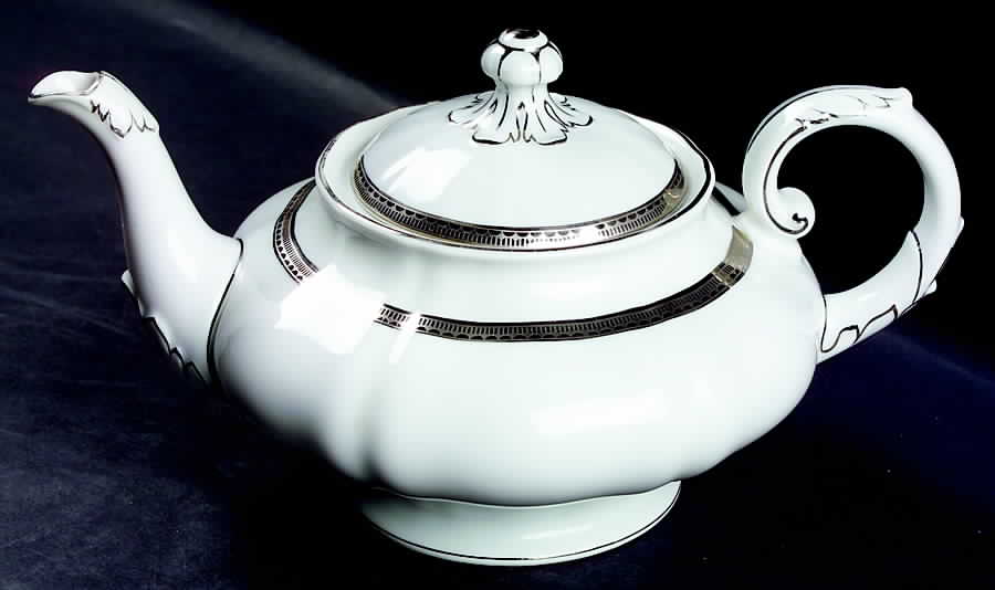 La Duchesse Teapot & Lid by Franconia-Krautheim & Adelburg-1