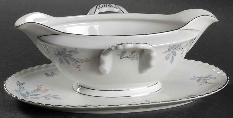 Laurel Oak Gravy Boat with Attached Underplate by Franconia-Krautheim & Adelburg-1