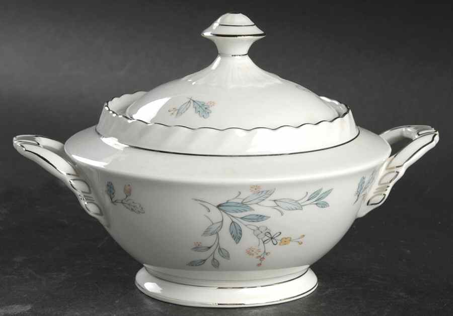 Laurel Oak Sugar Bowl & Lid by Franconia-Krautheim & Adelburg-1
