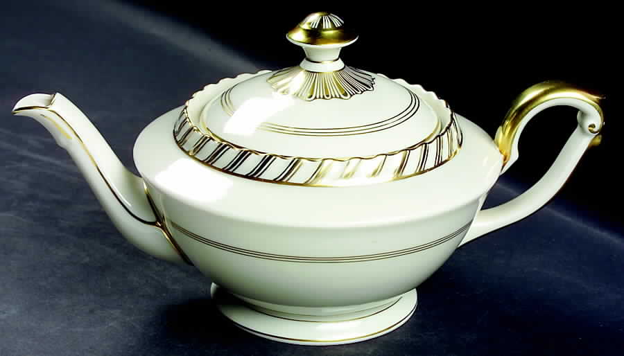 La Princesse (Cream Background) Teapot & Lid by Franconia-Krautheim & Adelburg-1