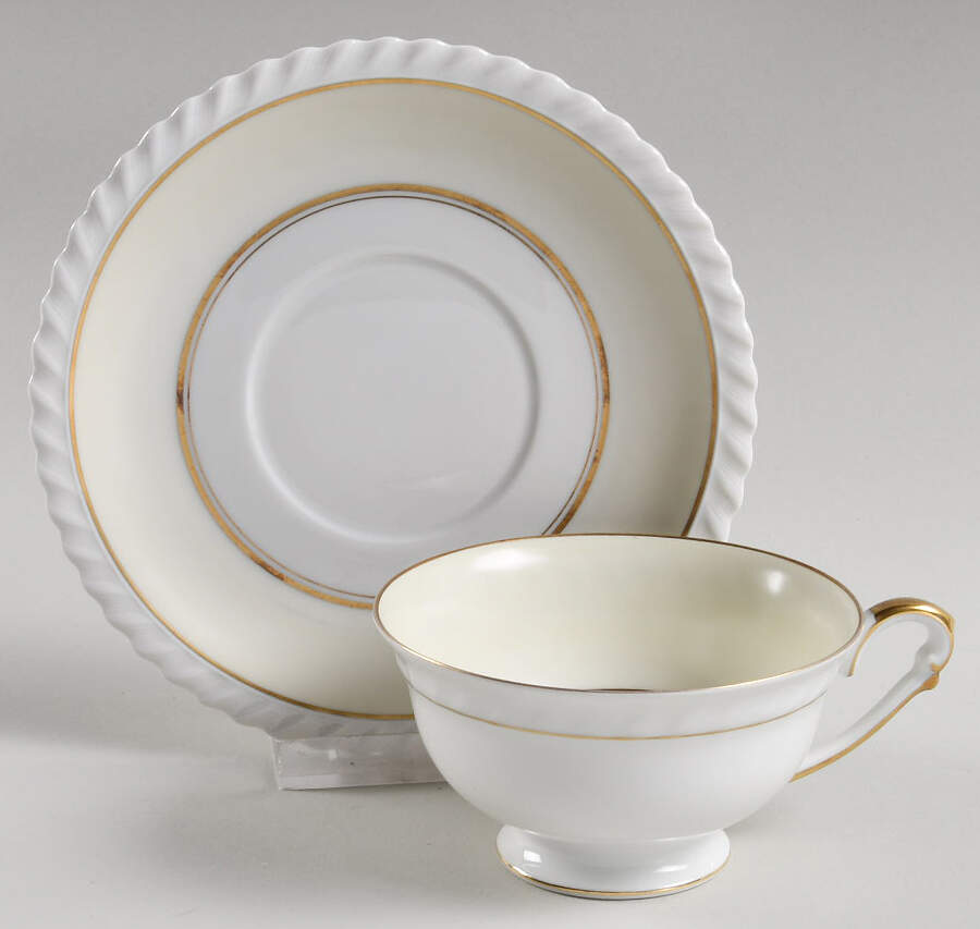 Marguerite Footed Cup & Saucer Set by Franconia-Krautheim & Adelburg-1