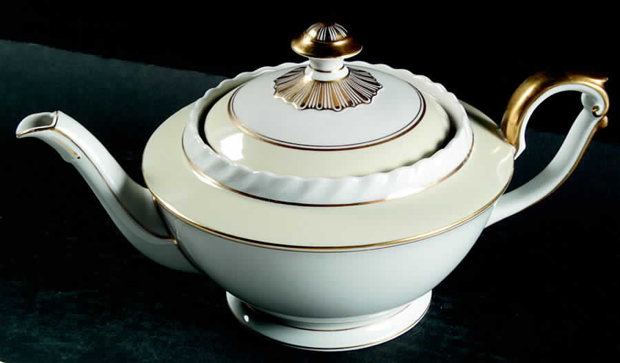 Marguerite Teapot & Lid by Franconia-Krautheim & Adelburg-1