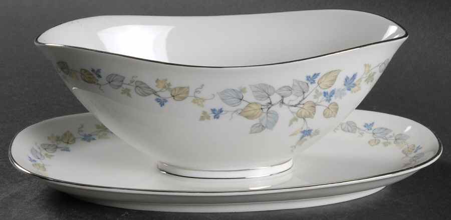 Vignette Gravy Boat with Attached Underplate by Franconia-Krautheim & Adelburg-1