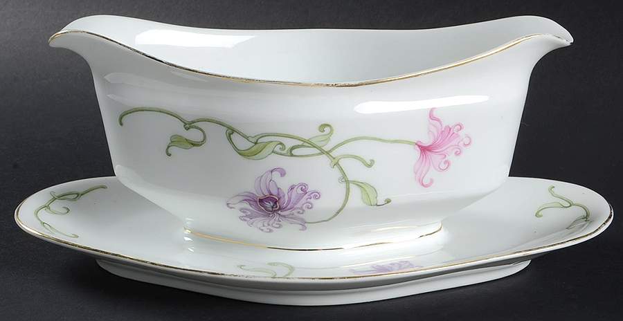 01076 Gravy Boat with Attached Underplate by Fraureuth-1
