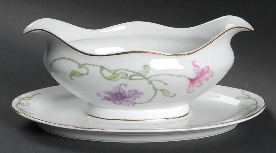 01076 Gravy Boat with Attached Underplate by Fraureuth-1