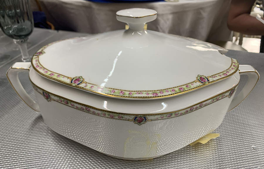 22515 (No Verge) Oval Tureen & Lid by Fraureuth-1