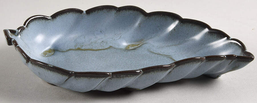 Plainsman Woodland Moss 9" Leaf Dish by Frankoma-1