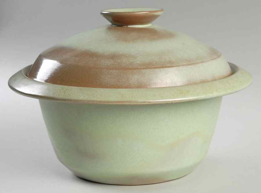 Plainsman Green 2.5 Qt Round Covered Casserole by Frankoma-1