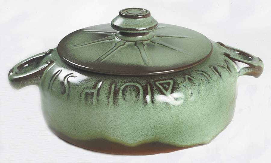 Wagon Wheel Prairie Green 1.5 Qt Round Covered Casserole by Frankoma-1