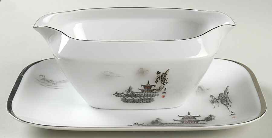 2151 Gravy Boat & Underplate by Fukagawa-1