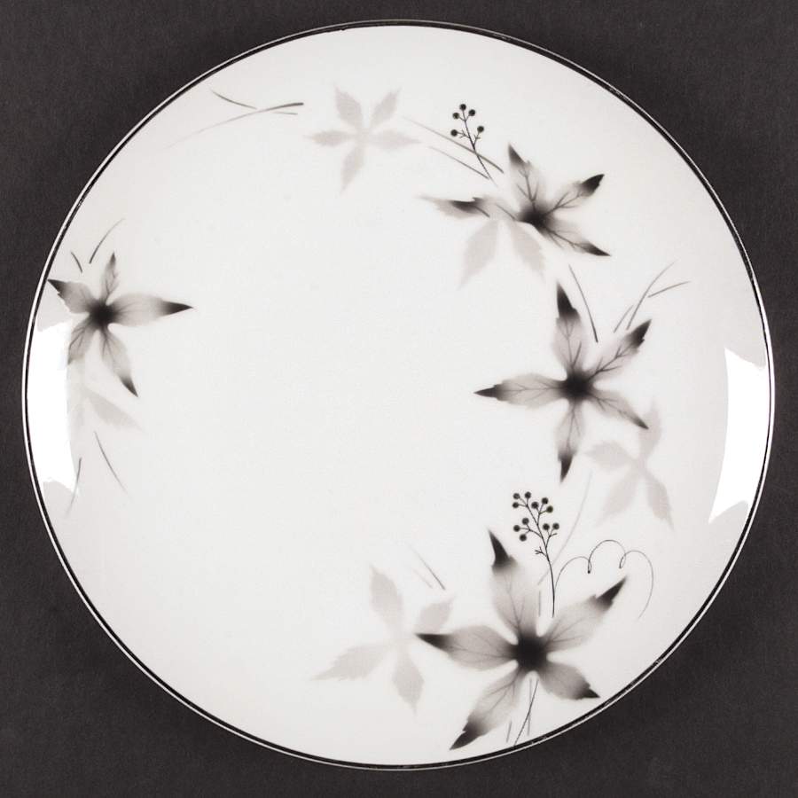 Berry Dinner Plate by Fukagawa-1