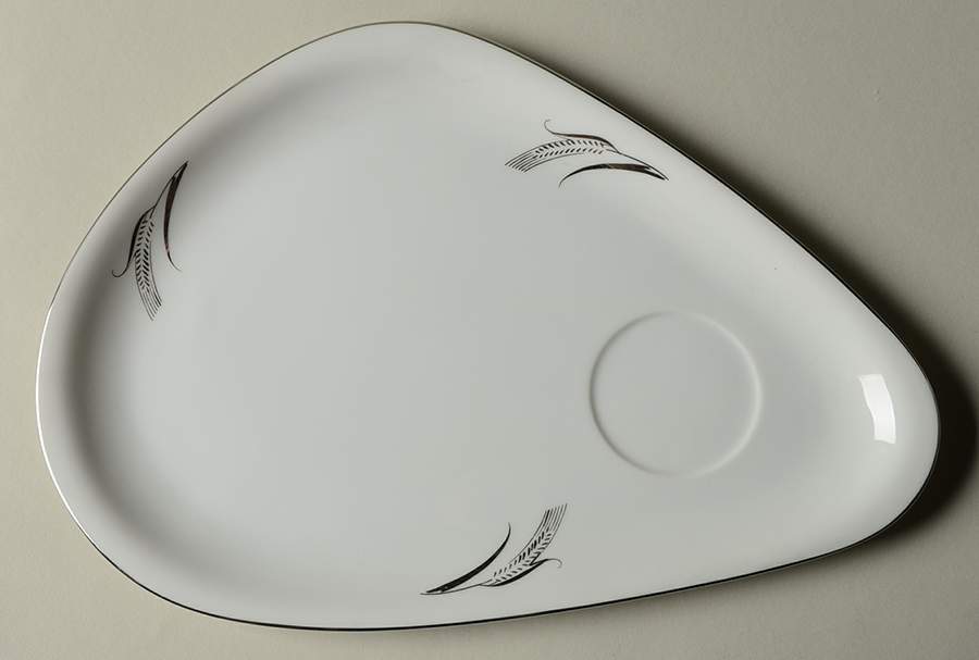 Full Crop Snack Plate by Fukagawa-1