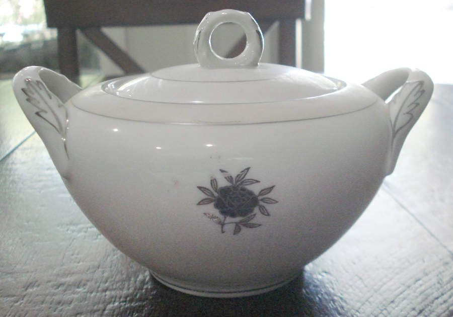 FUK9 Sugar Bowl & Lid by Fukagawa-1