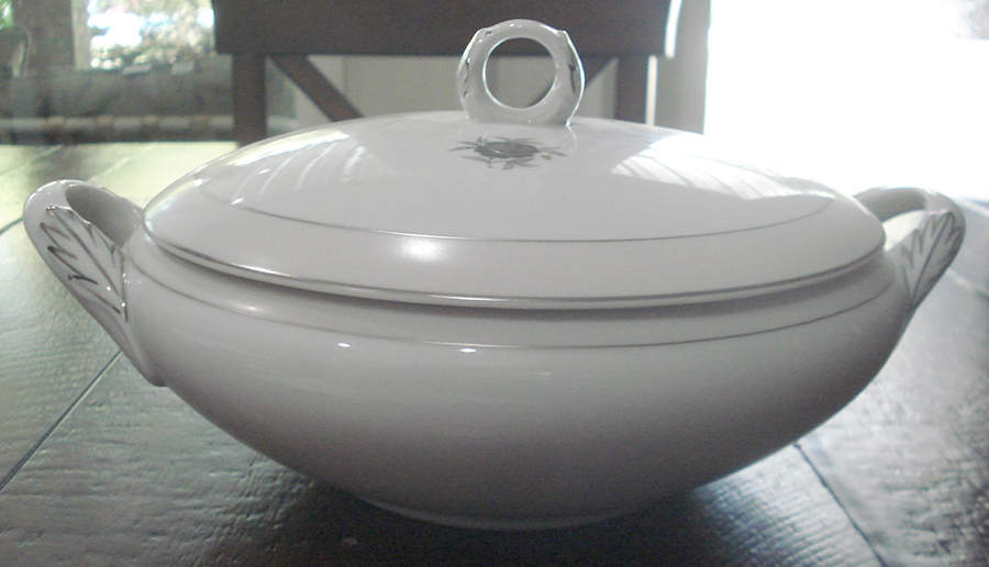 FUK9 Round Covered Vegetable by Fukagawa-1