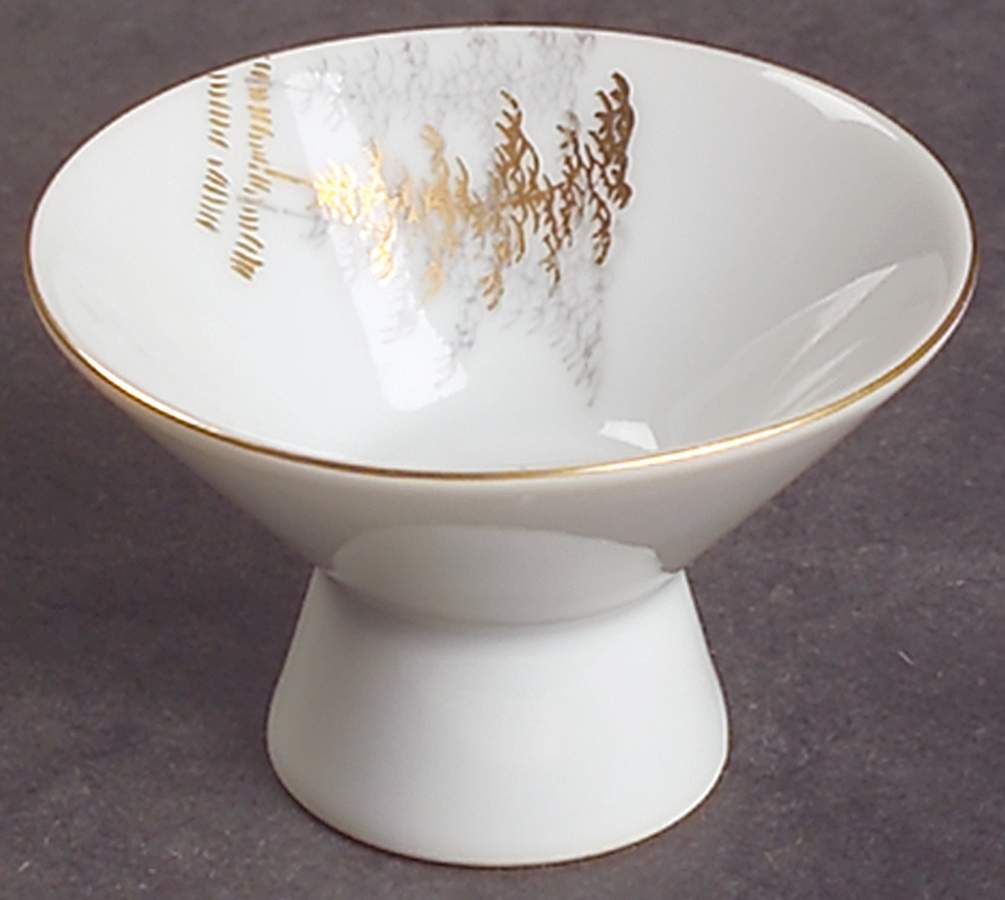 Gold Bamboo Sake Cup by Fukagawa-1