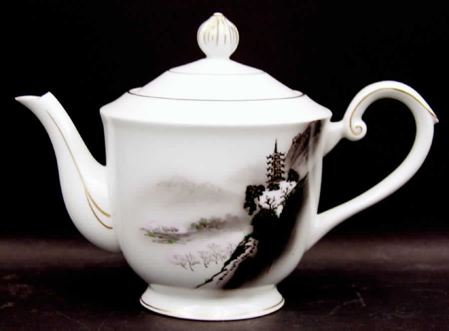 Landscape Teapot & Lid by Fukagawa-1